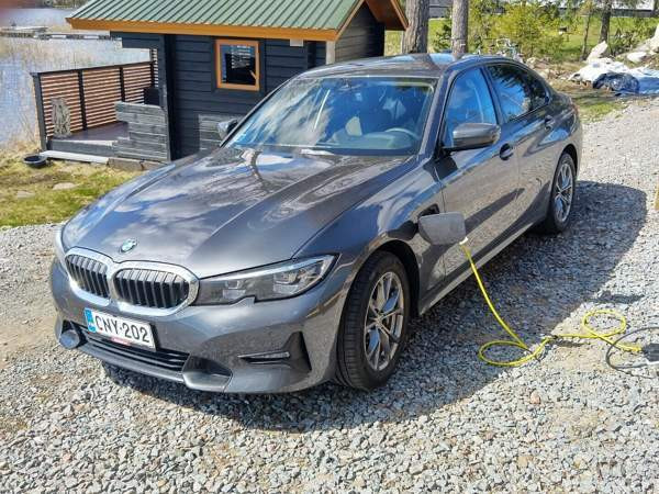 BMW 330 Kuopio - valokuva 3