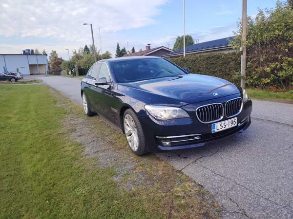 BMW 730 Glebychevo - valokuva 1