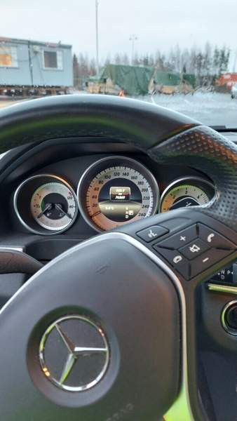 Mercedes-Benz E Хямеэнлинна - изображение 2