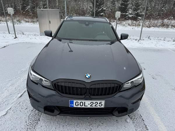 BMW 330 Pirkkala - valokuva 2