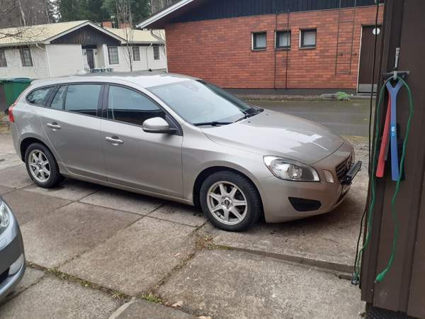 Volvo V60 Рахе - изображение 1