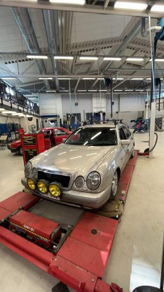 Mercedes-Benz E Muhos – foto 3