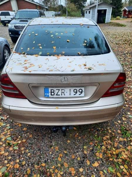 Mercedes-Benz 200 Йямся - изображение 3
