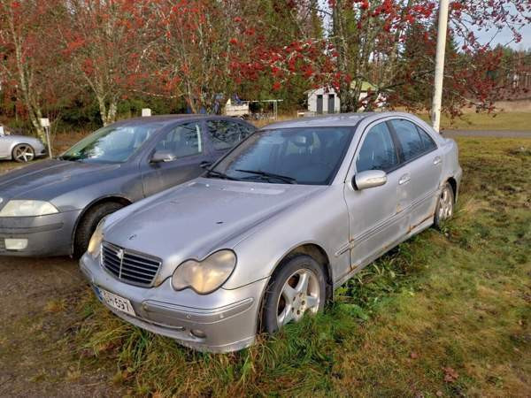 Mercedes-Benz 220 Liperi - изображение 1