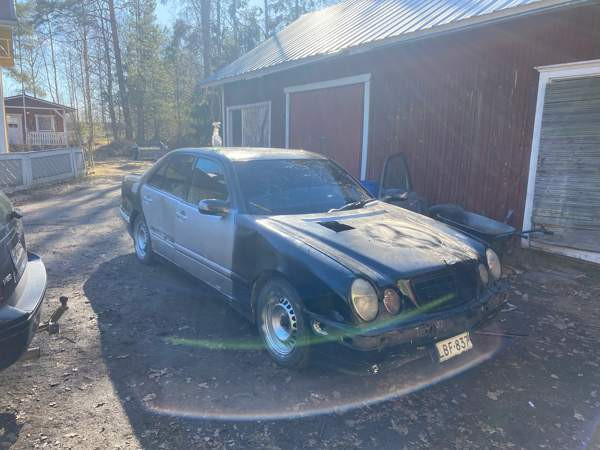 Mercedes-Benz E Alahärmä – foto 1