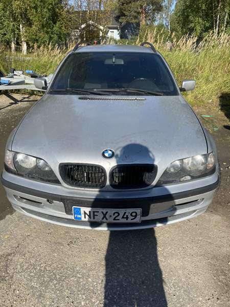 BMW 330 Lons-le-Saunier - valokuva 1