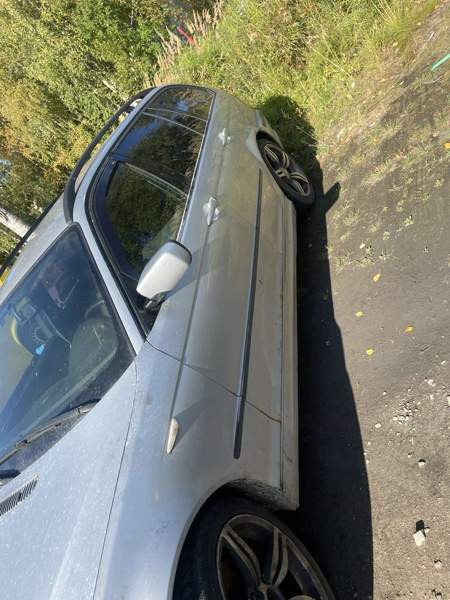 BMW 330 Lons-le-Saunier - valokuva 3