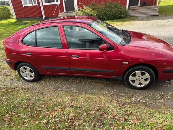 Renault Megane Teuva - valokuva 2