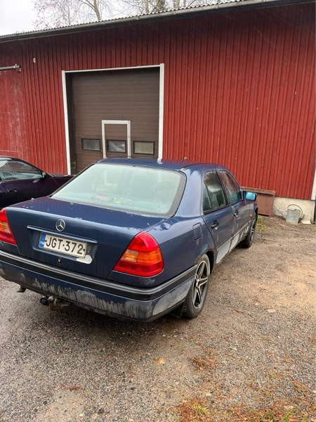 Mercedes-Benz C Sarov - valokuva 1