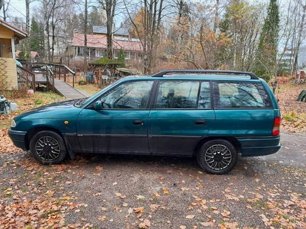 Opel Astra Вантаа - изображение 1