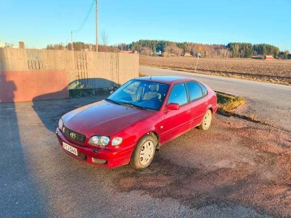 Toyota Corolla Apatity - valokuva 3