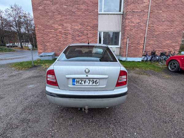 Skoda Octavia Luga - valokuva 3