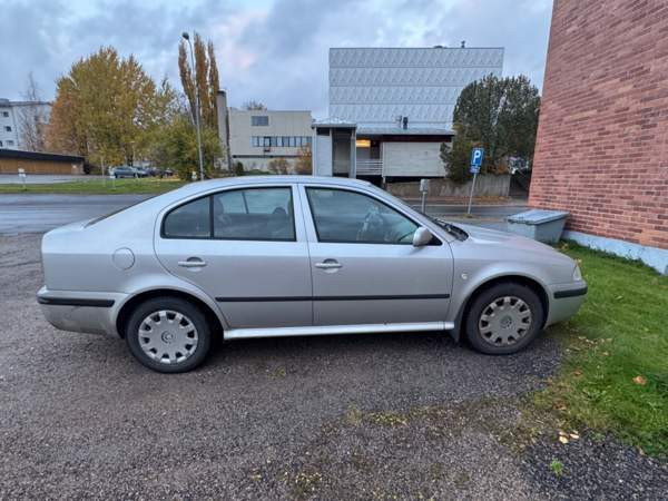 Skoda Octavia Luga - valokuva 2