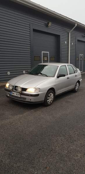 Seat Cordoba Nurmo - valokuva 1