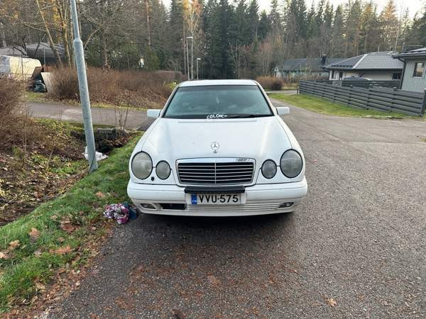 Mercedes-Benz E Glebychevo - valokuva 3