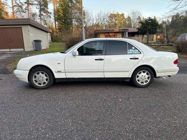 Mercedes-Benz E Glebychevo - valokuva 4