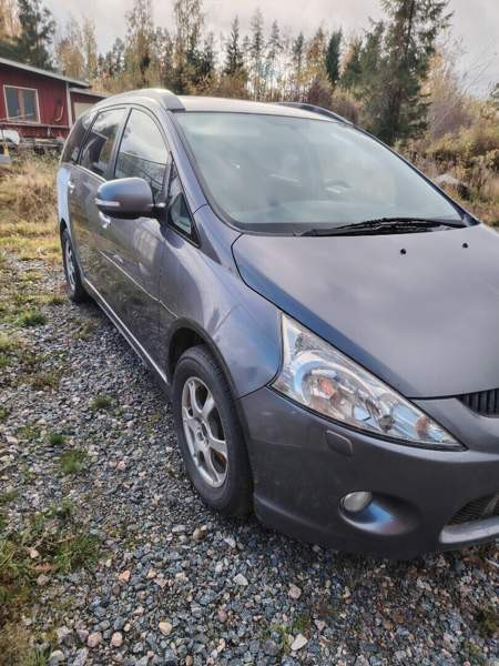 Mitsubishi Grandis Kurikka - valokuva 1