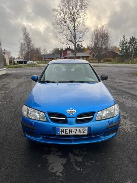 Nissan Almera Hafnarfjoerdur - valokuva 1
