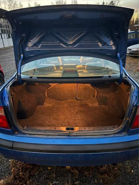 Nissan Almera Hafnarfjoerdur - valokuva 3