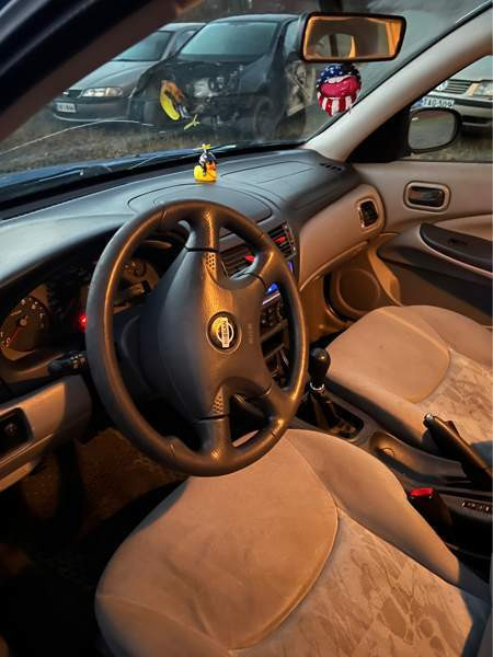 Nissan Almera Hafnarfjoerdur - valokuva 4