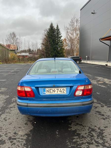 Nissan Almera Hafnarfjoerdur - valokuva 2