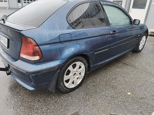 BMW 316 Kruunupyy - valokuva 2
