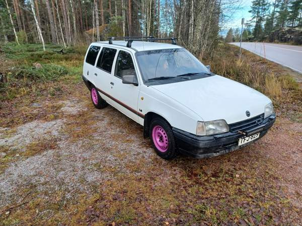 Opel Kadett Uusikaupunki - valokuva 5