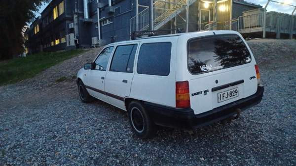 Opel Kadett Uusikaupunki - valokuva 2