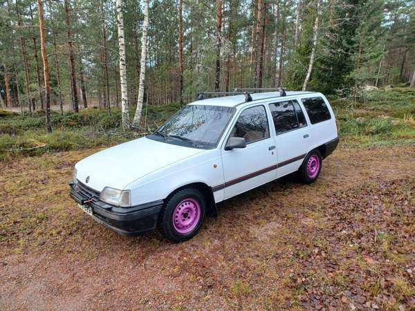 Opel Kadett Uusikaupunki - valokuva 1