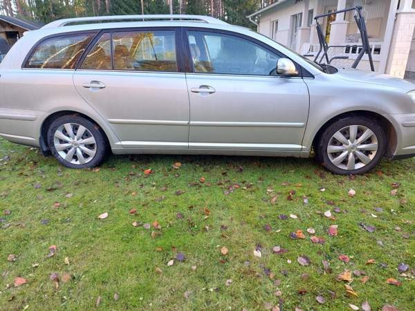 Toyota Avensis Muhos - valokuva 2