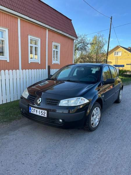 Renault Megane Sarov - valokuva 1
