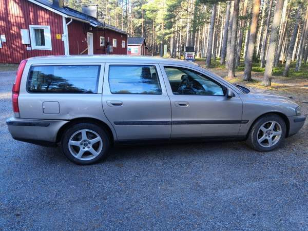 Volvo V70 Karijoki - valokuva 2