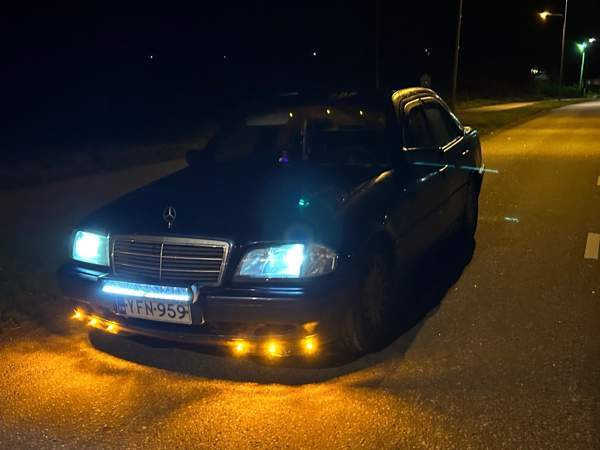 Mercedes-Benz 200 Karkkila - valokuva 2